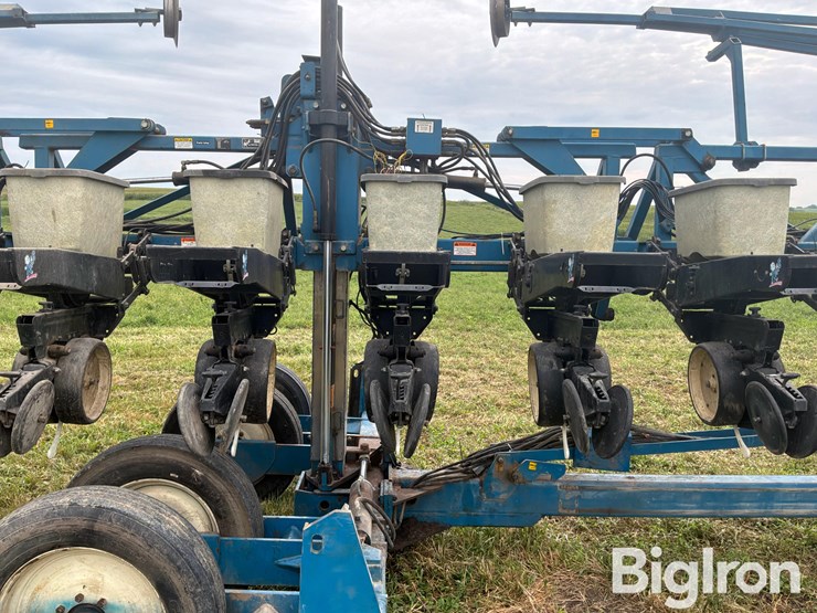 1998-kinze-2600-image-17