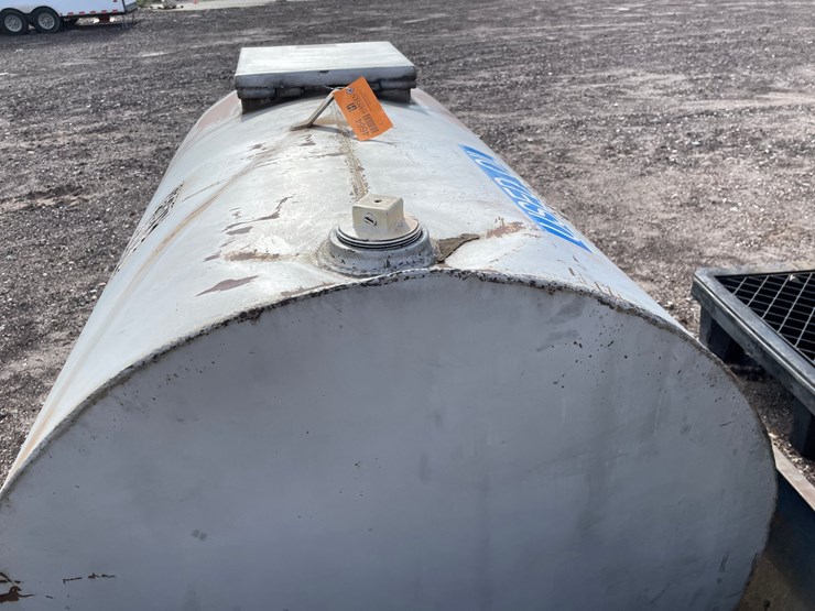 #4664-•-oil-tank-in-containment-bin-image-13