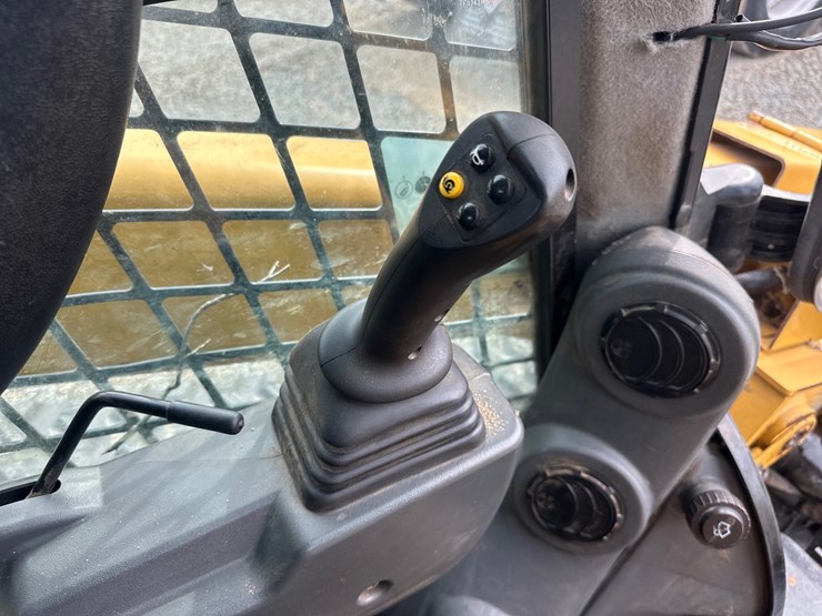 caterpillar-299d3-xe-image-32