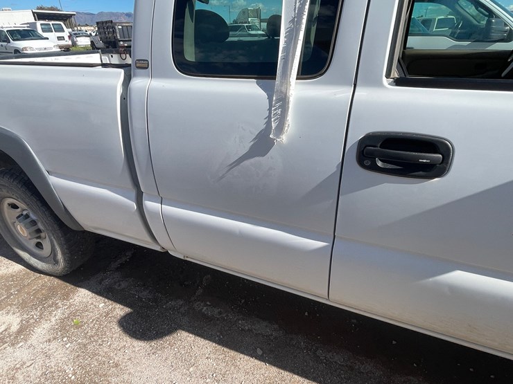 2002-chevrolet-silverado-2500-image-24
