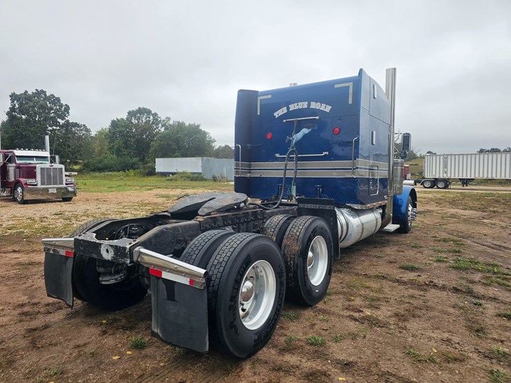 2001-peterbilt-379-image-16