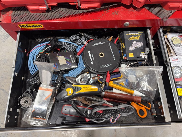 craftsman-tool-box-with-milwaukee-packouts-image-13