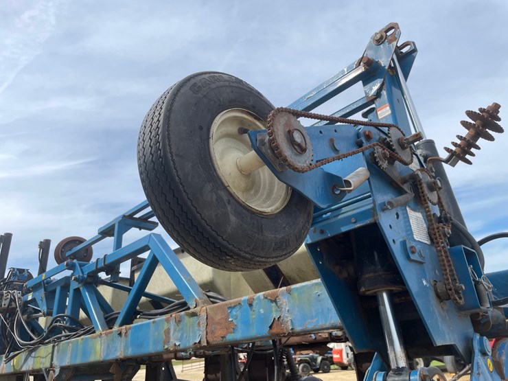 #1275-•-kinze-12'-corn-planter-image-51