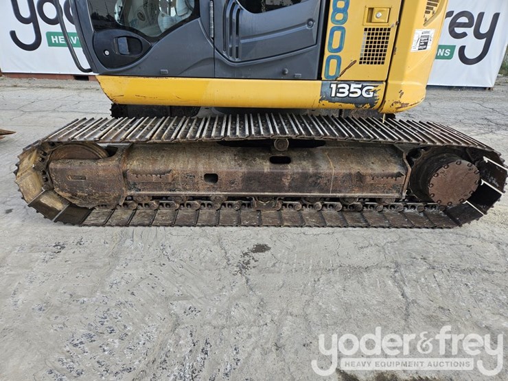 2016-deere-135g-image-21