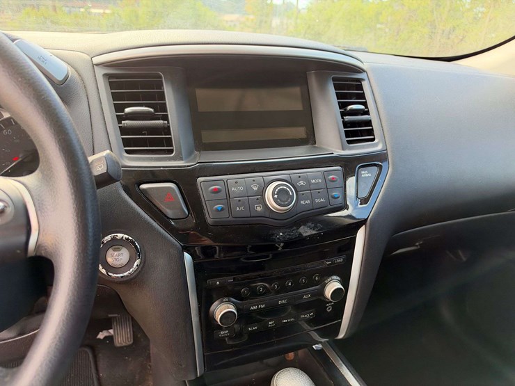 2015-nissan-pathfinder-image-13