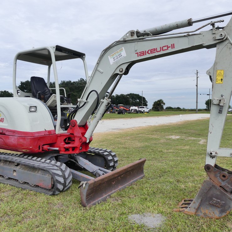 TAKEUCHI TB240