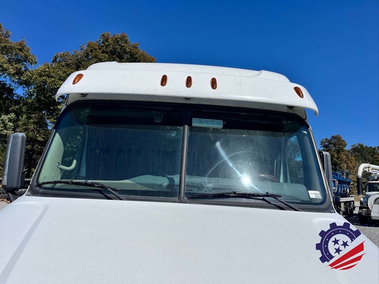 2018-freightliner-cascadia-t/a-truck-tractor-image-10