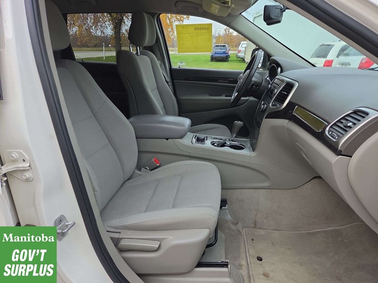 2011-jeep-grand-cherokee-image-31