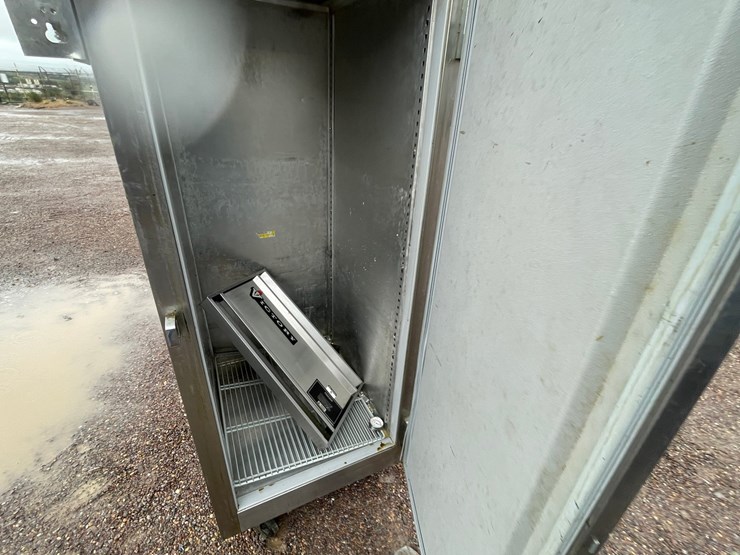 #4671-•-victory-commercial-freezer-image-22