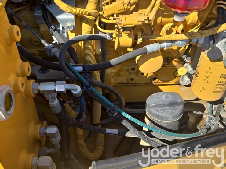 2018-caterpillar-cb34b-image-26