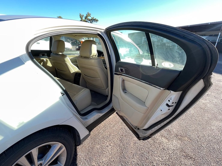 #2759-•-2010-lincoln-mks-(has-nm-title)-image-81