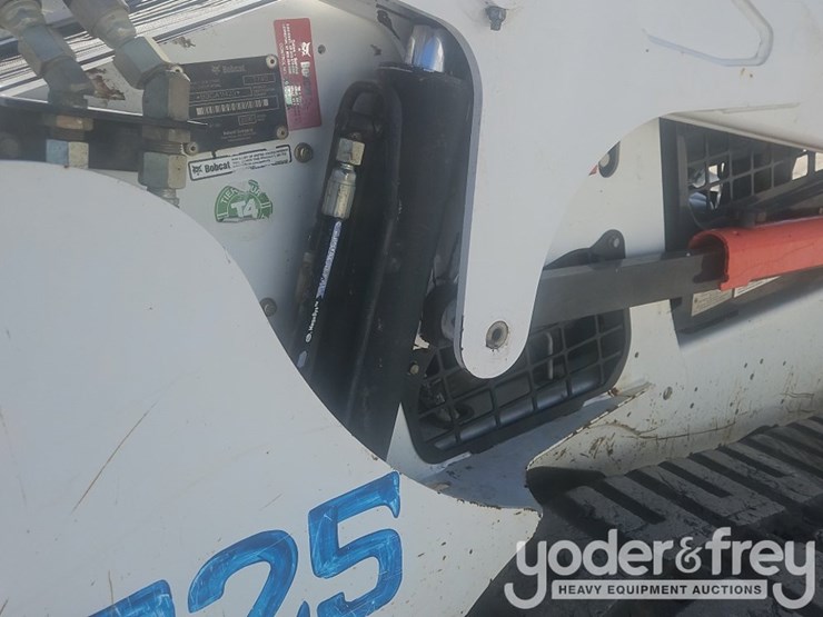 2016-bobcat-t740-image-17