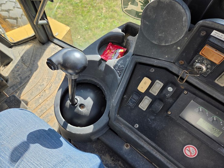 2010-deere-310j-image-29