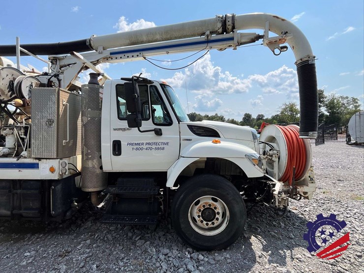 2009-international-sf637-t/a-hydrovac-truck-image-48