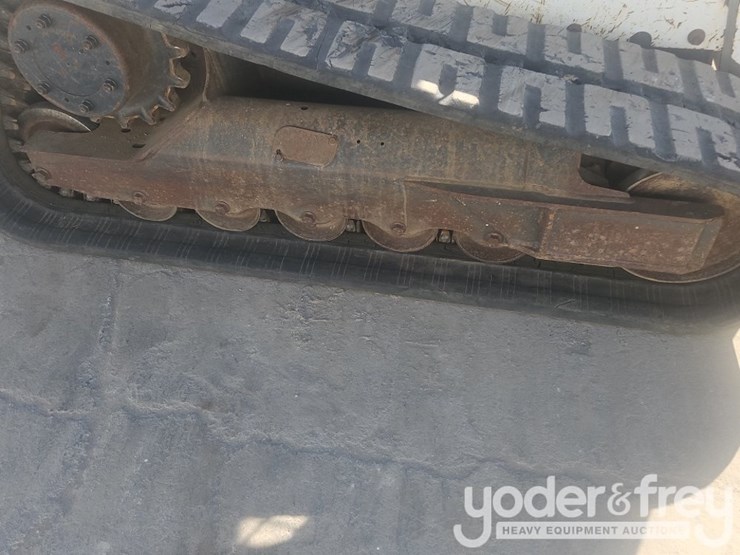 2016-bobcat-t740-image-35
