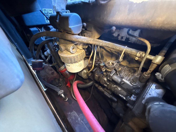 new-holland-lx885-image-32