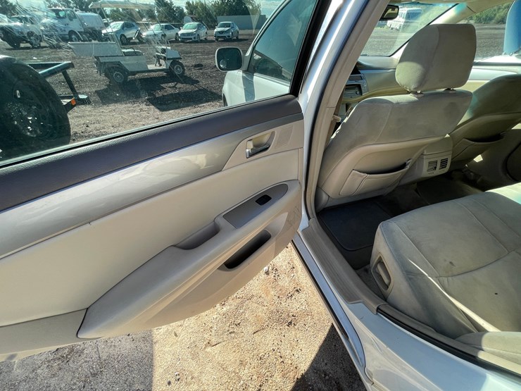 #2762-•-2005-toyota-avalon-(title-in-delay)-image-51