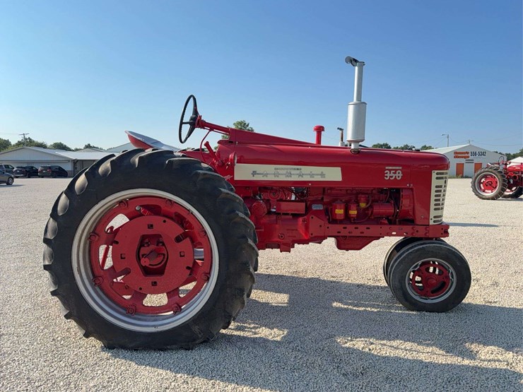 farmall-350-image-6