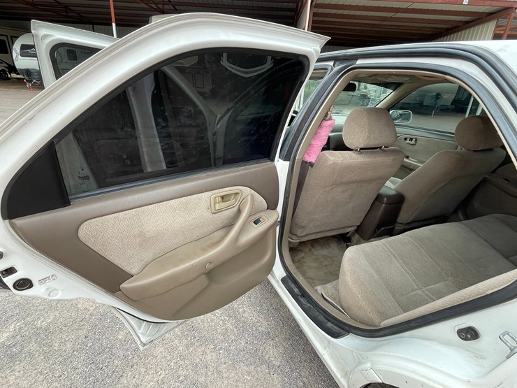 #2768-•-2001-toyota-camry-(title-in-delay)-image-28