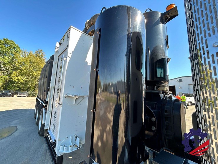 2020-peterbilt-567-image-81