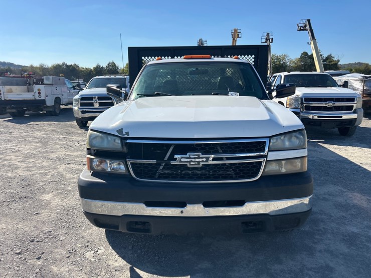 2007-chevrolet-3500-image-3