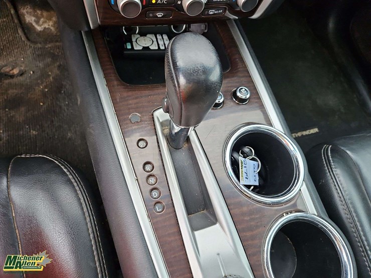 2015-nissan-pathfinder-image-21