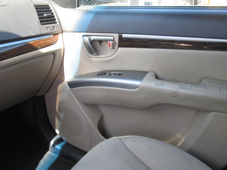 2012-hyundai-santa-fe-image-26