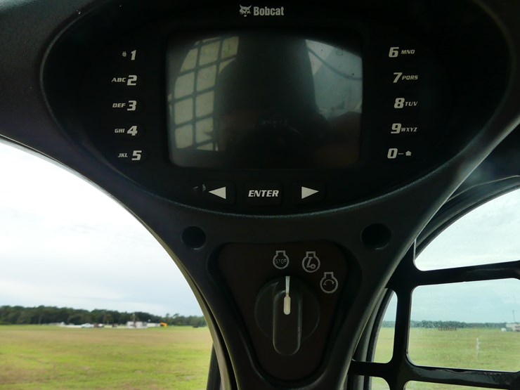2021-bobcat-t740-image-17