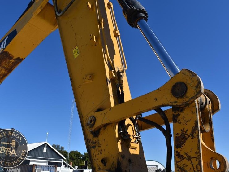 2018-caterpillar-326fl-image-29