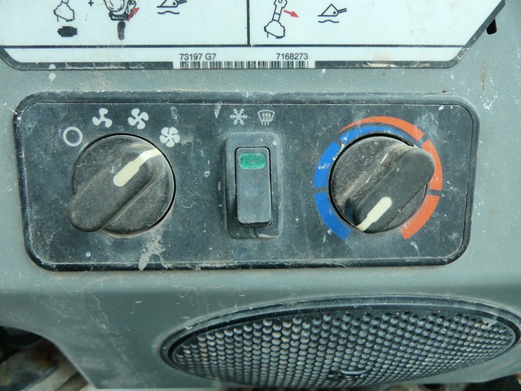 2022-bobcat-t450-image-16