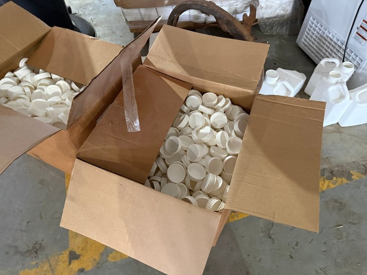 #42116-•-lot-of-(2)-pallets-of-1-gallon-empty-jugs-image-8