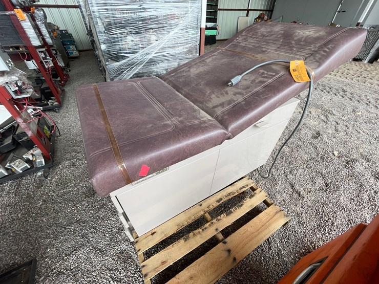 #4683-•-ritter-exam-table-image-12