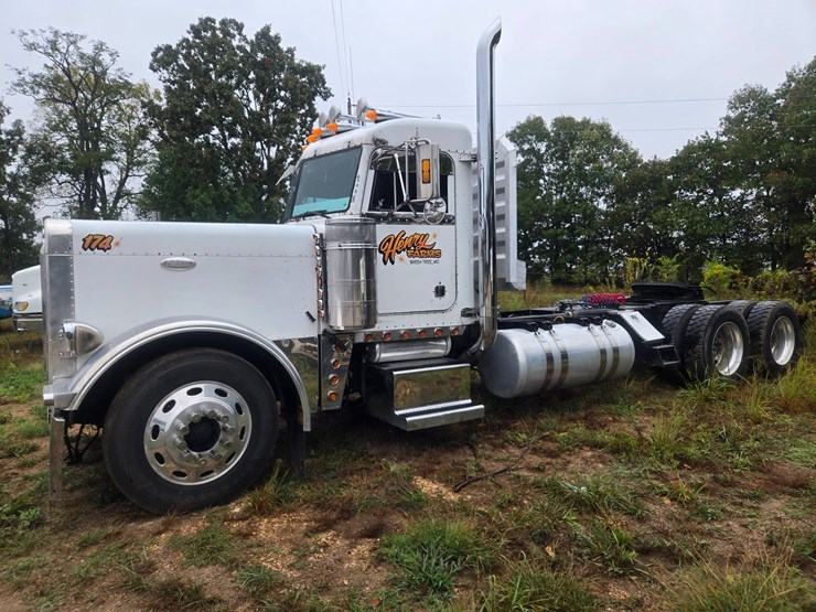 2000-peterbilt-379-image-3