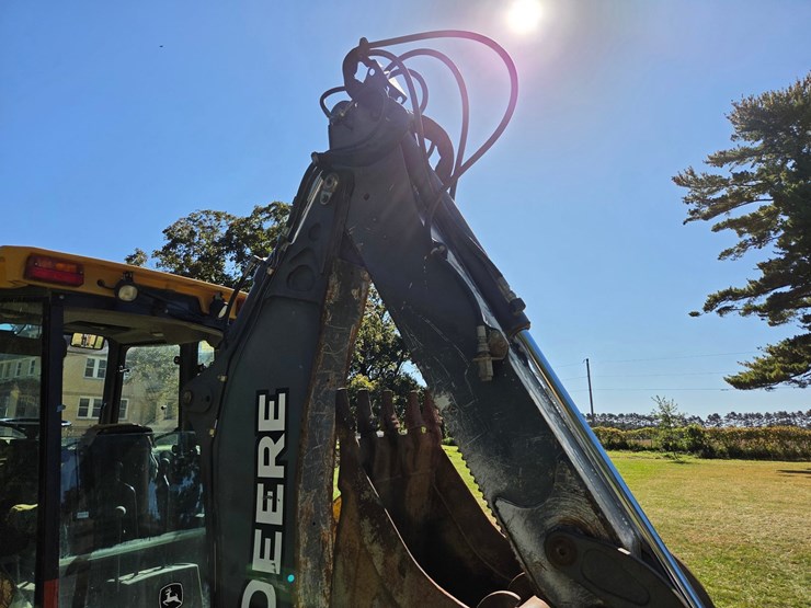 2010-deere-310j-image-21