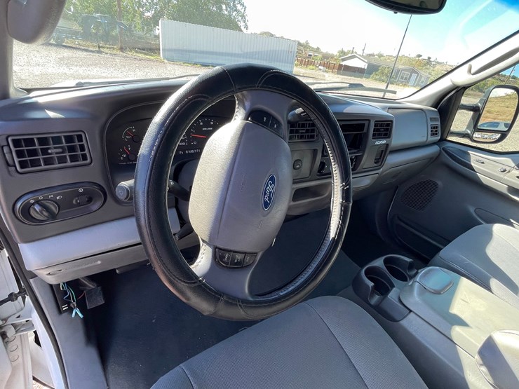 2003-ford-excursion-image-33
