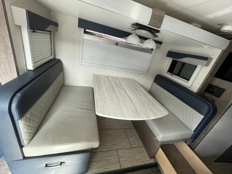 #2824-•-2022-lance-travel-trailer,-(has-new-mexico-title)-image-26