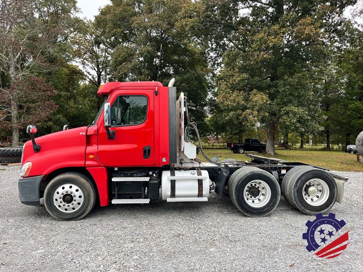 2014-freightliner-cascadia-t/a-truck-tractor-image-24