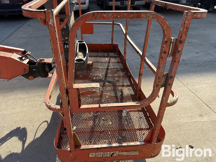 2007-jlg-600s-image-16