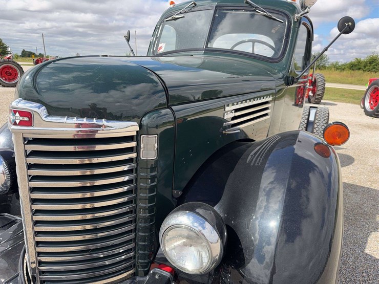 exceptional-international-kb-7-truck-with-fifth-wheel-hitch-image-11
