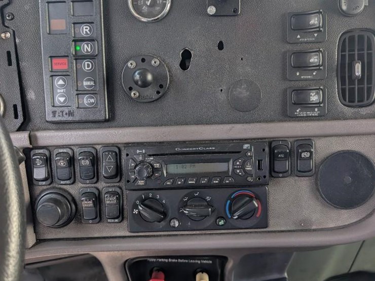 2014-peterbilt-386-image-24