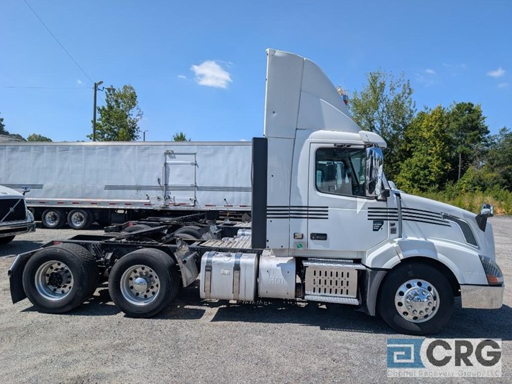 2017-volvo-vnl-t/a-day-cab,-volvo-engine-d13-425-h.p.,-odometer-reading-(miles)-823485,-volvo-i-image-6