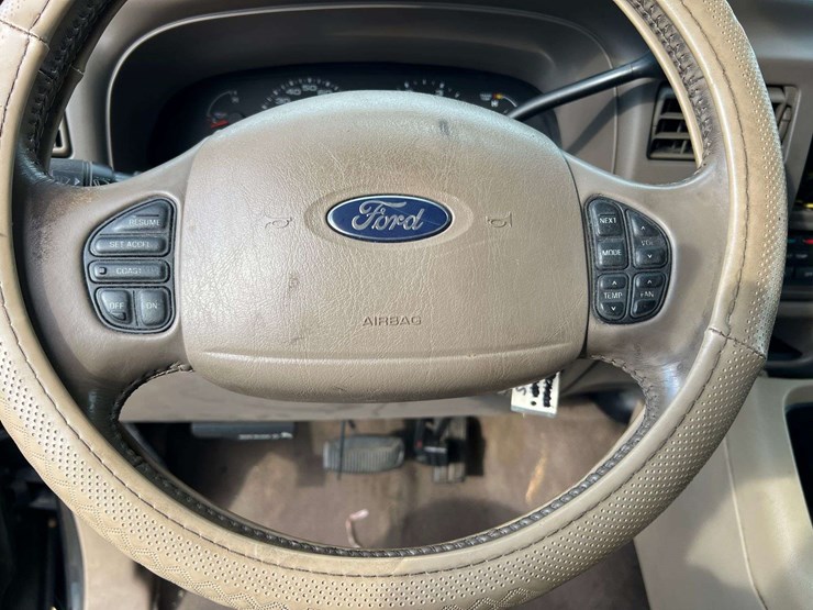 2004-ford-excursion-limited-image-12