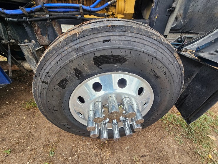 2001-peterbilt-379-image-98