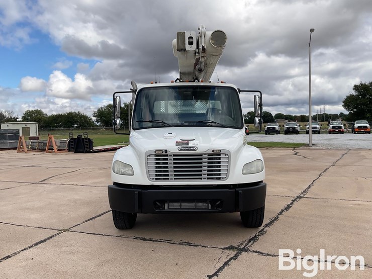 2010-freightliner-m2-106-image-2