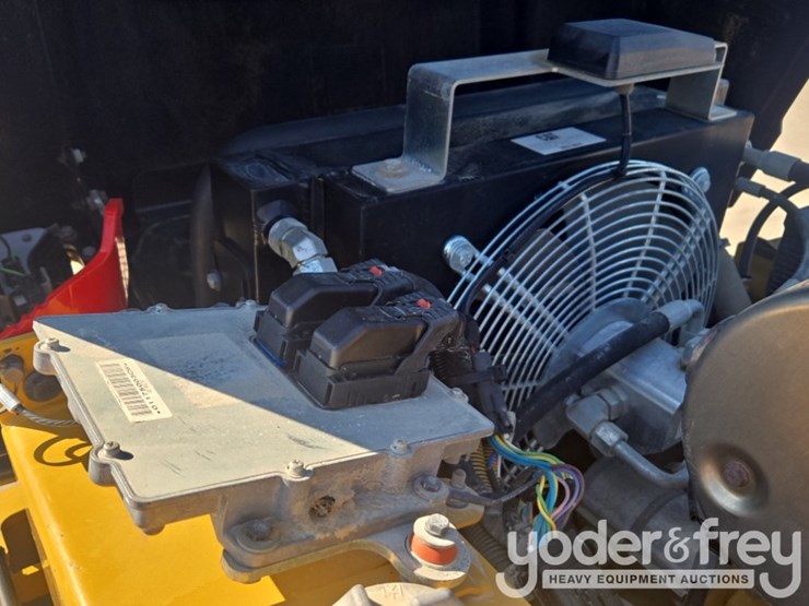 2018-caterpillar-cb34b-image-23