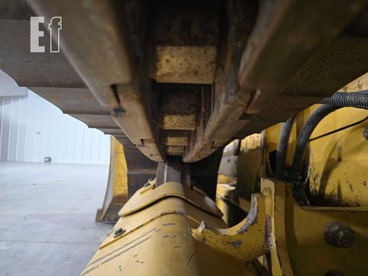 2021-caterpillar-d2-image-27