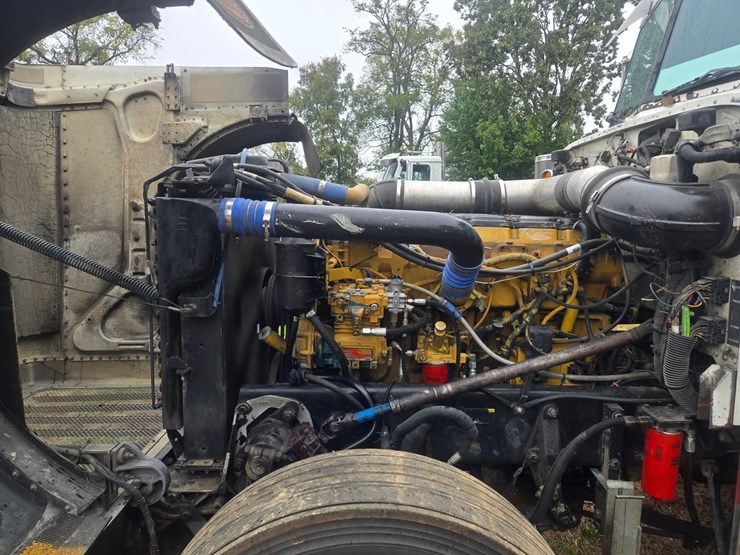 2000-peterbilt-379-image-19