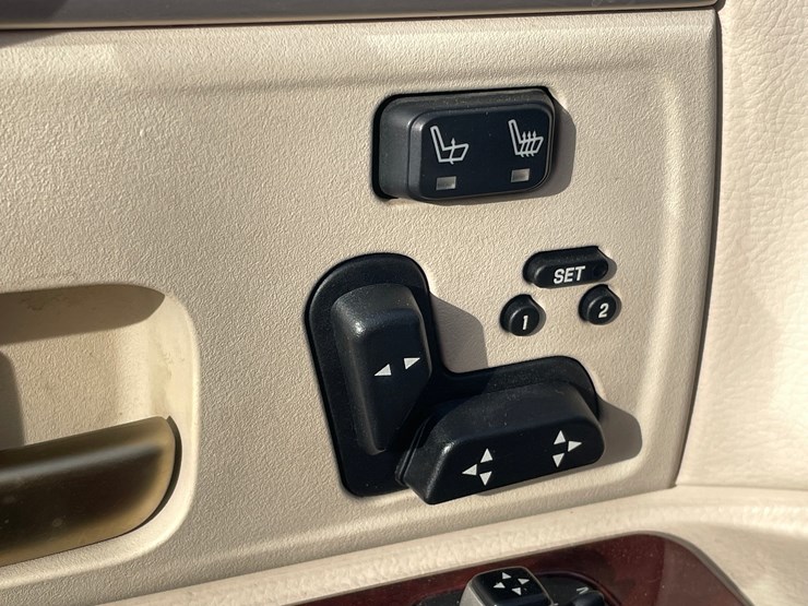 #201-•-2005-lincoln-town-car-(has-wi-title)-image-44