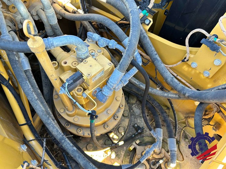 2018-caterpillar-320-image-70