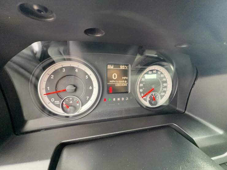 2014-dodge-1500-image-37